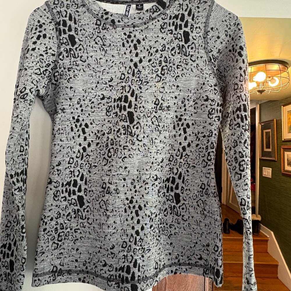 SNO SKINS Turtleneck Long Sleeve Leopard  Women’s Small 90’s Ski